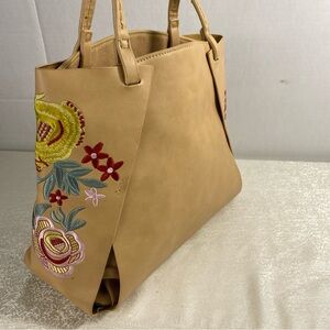 Chico’s Tote Bag Beige Floral Embroidered Large Shoulder Beach Purse Zipper